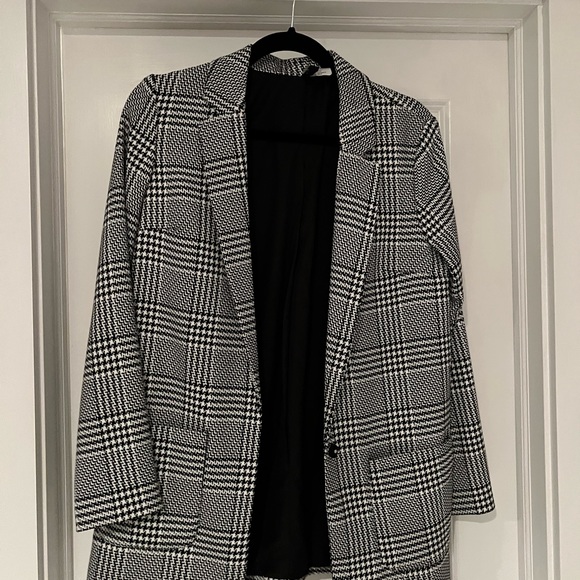 H&M Blazer - Picture 2 of 3
